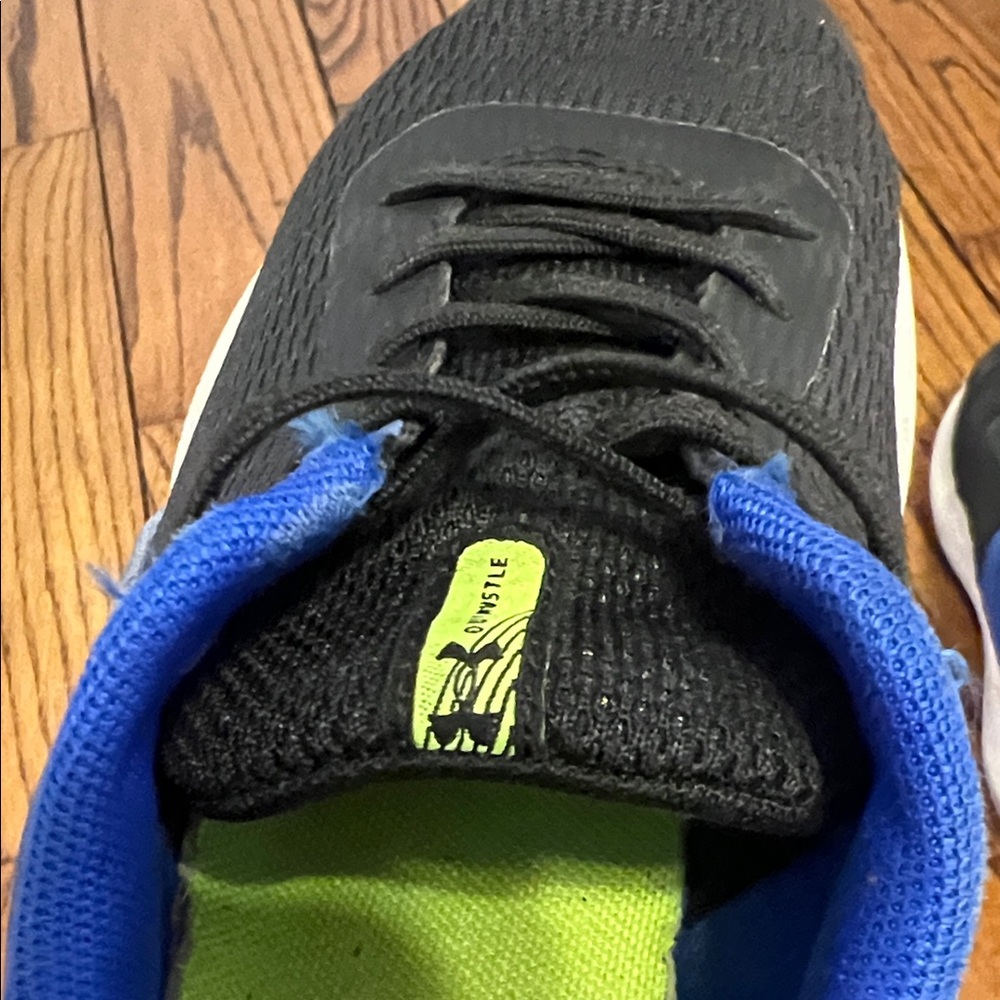 Under Armour Youth Black & Blue Sneakers with Neon Green Logo - Picture 17 of 17